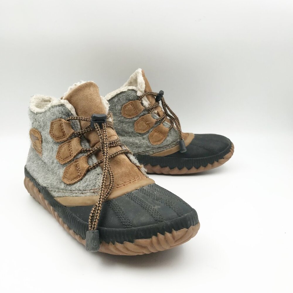 SOREL Out N About Plus Unisex Waterproof Duck Boots Youth 4